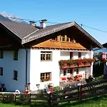 Alpenferienwohnung Strickner Апартаменти Нойштіфт-ім-Штубайталь